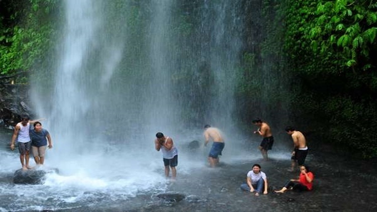mandi Air Terjun Sendang Gile Lombok