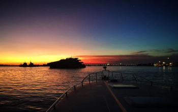 Makan Malam di Cruise Bali