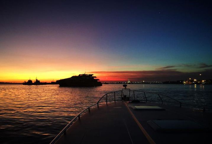 Makan Malam di Cruise Bali