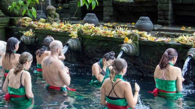 Aturan Saat Masuk Pura di Bali