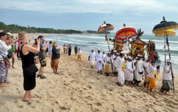 Jasa Tour Guide Jerman di Bali