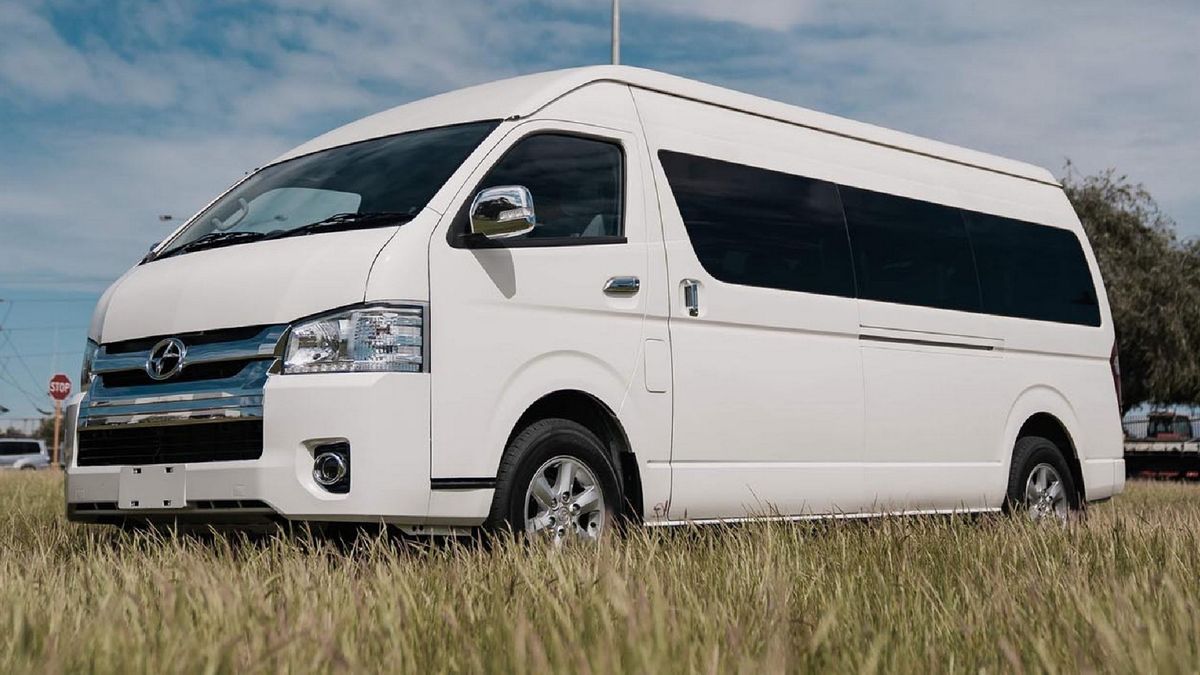 Sewa Mobil Hiace di Kuta